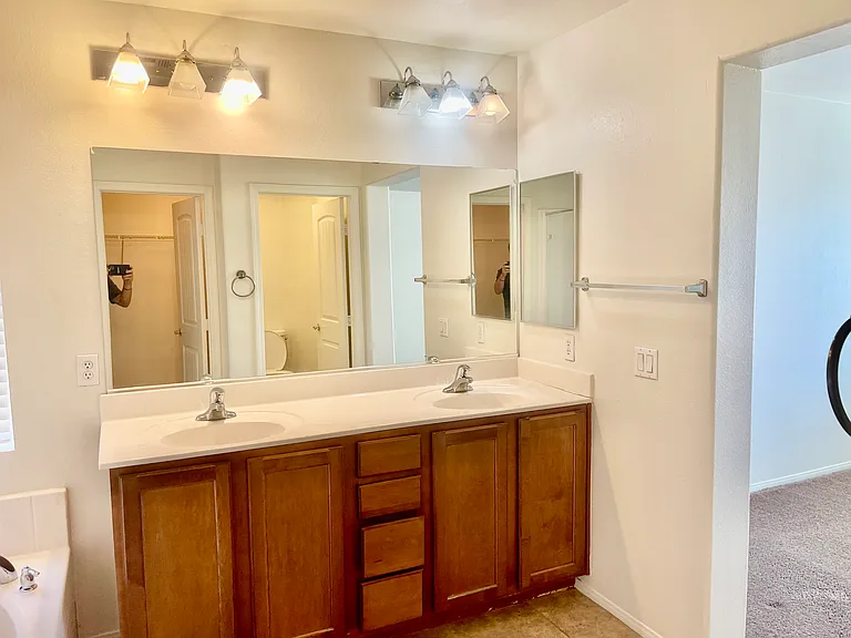 6550 Ditmars St — Photo 7