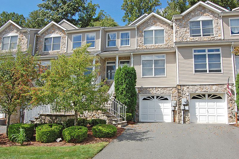 1st image of 365 Summerhill Dr