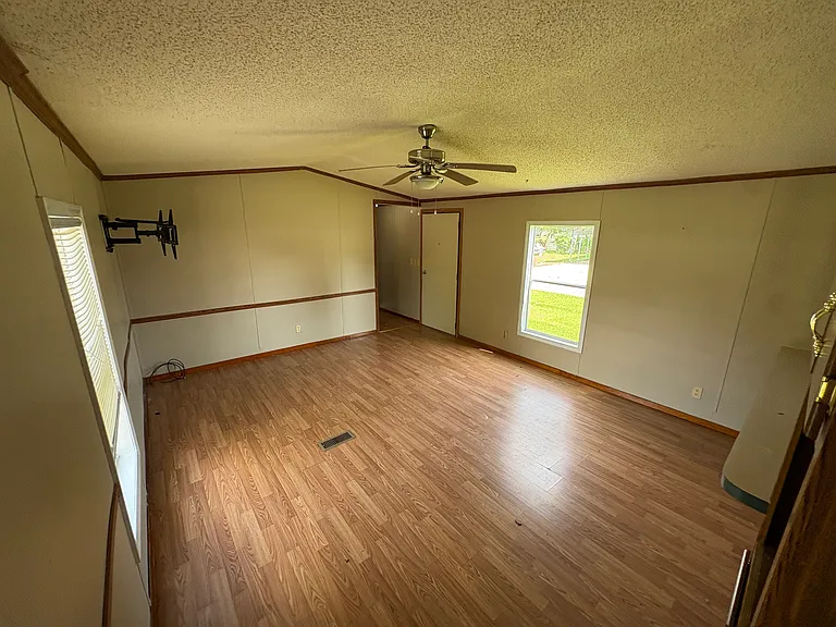 3640 Katherine Dr — Photo 9