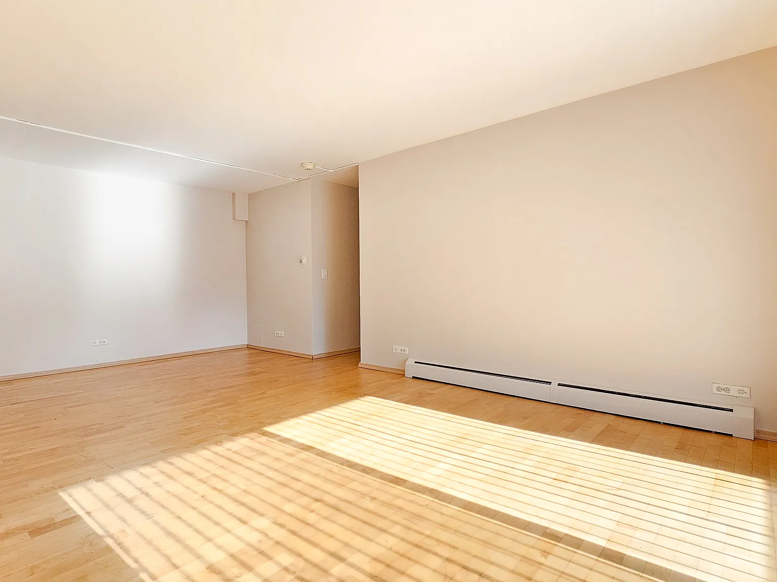 2 bed, 1050 sqft, $1,950 — Photo 2