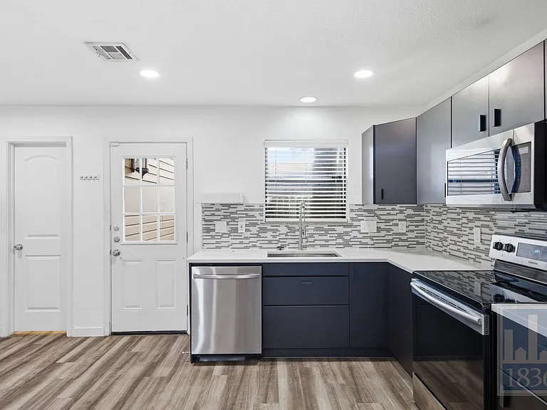 8400 Jamestown Dr #534 — Photo 6