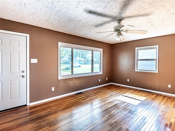 5th image of 4116 Helton Dr