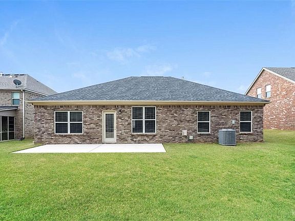 3rd image of 3217 Alhambra Cir