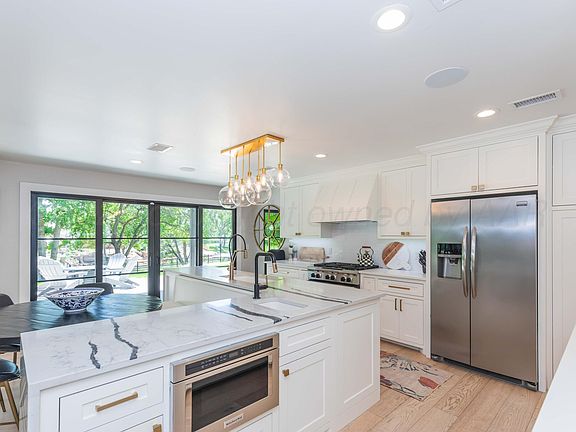 3rd image of 116 Bay Rock Cir