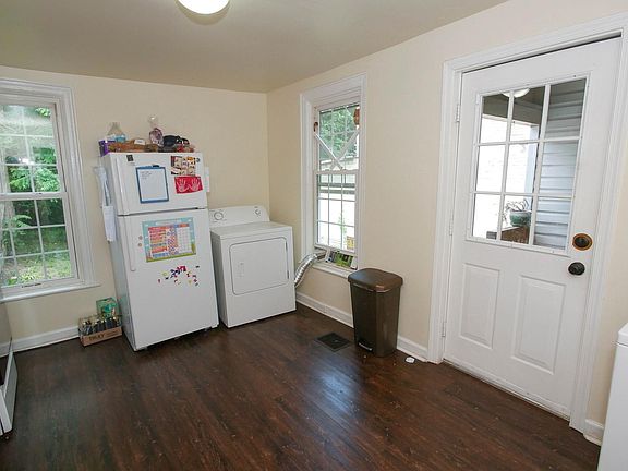4th image of 410/412 W Washington St