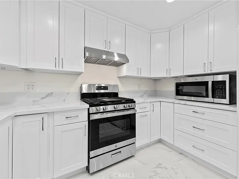 8832 Odessa Ave — Photo 6