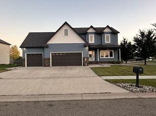 680 Hampton Dr E, Moorhead, MN 56560