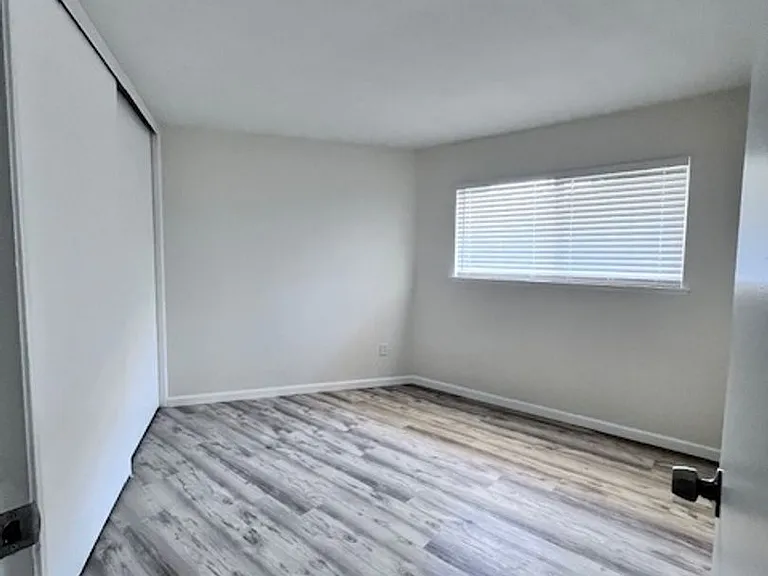102 Hillside Way — Photo 16