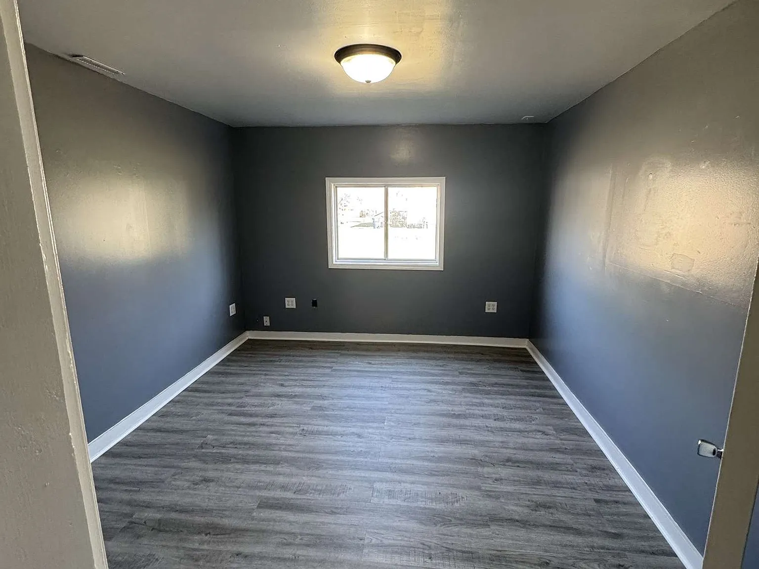 3 bed, 1.5 bath, 861 sqft, $1,200 — Photo 3