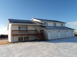 5527 Country Creek Dr, Bismarck, ND 58503