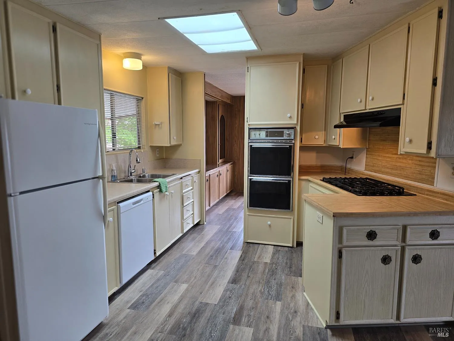 21 Estrella Drive - Photo 2