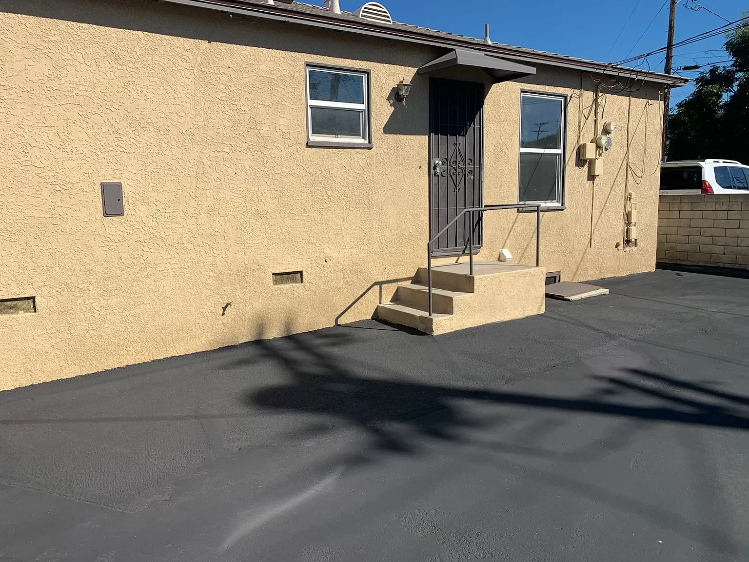 W Dryden St, Glendale — Photo 2