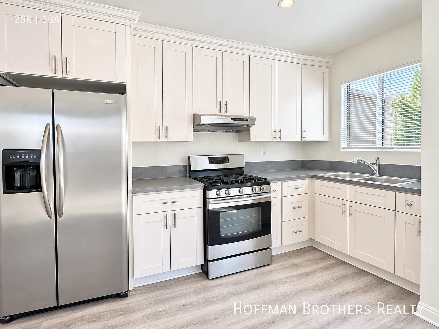 401 S St Andrews Pl Los Angeles, CA 90020 — Photo 2