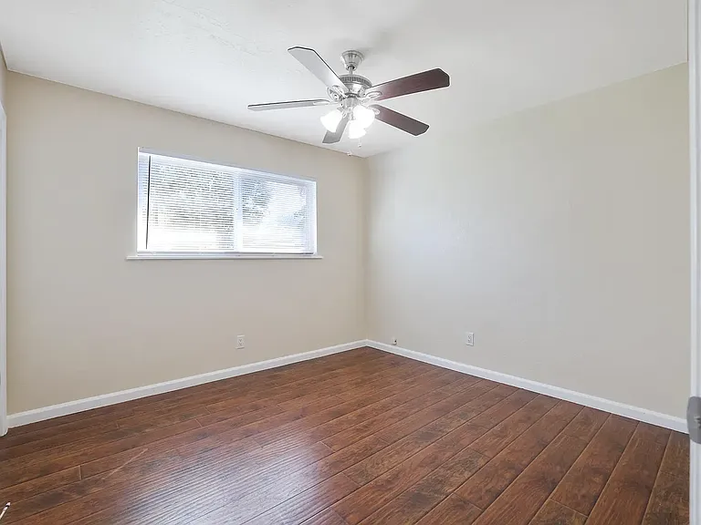 4335 W Tulare Ave — Photo 15
