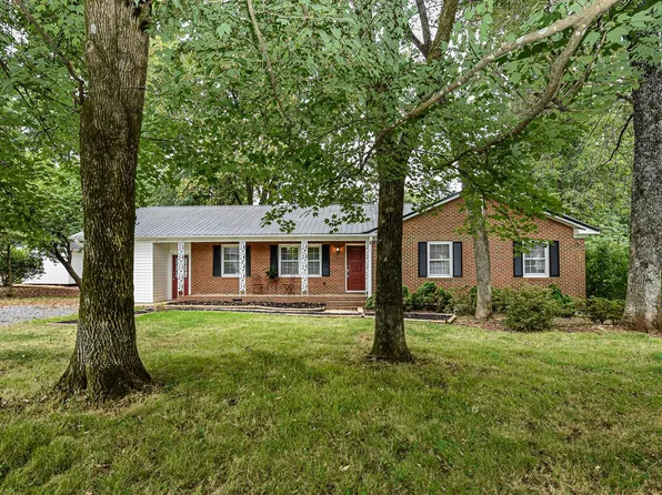 1007 Parkwood Dr, Siler City, NC 27344