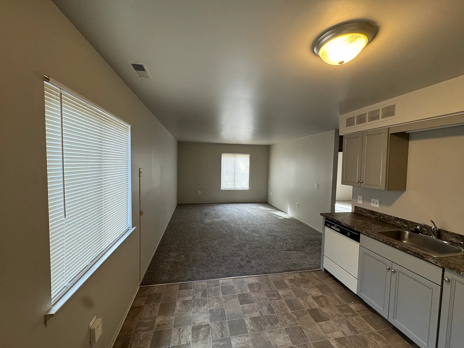 2 bed, 876 sqft, $1,200 — Photo 4