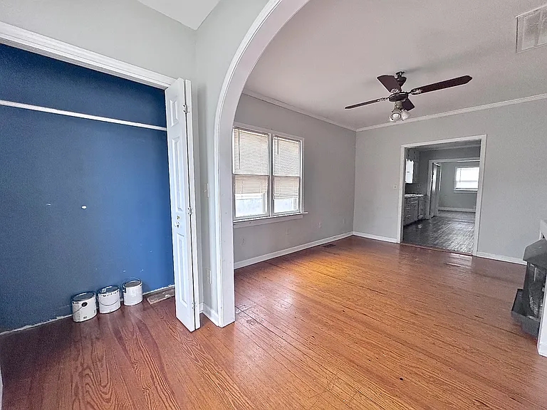 609 Warner Ave — Photo 3