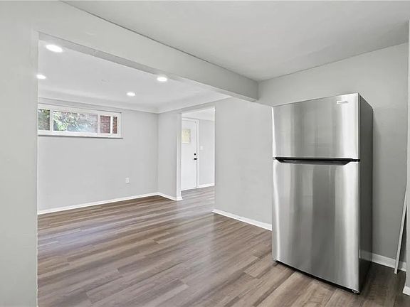 4th image of 2703 Woodstock Ave