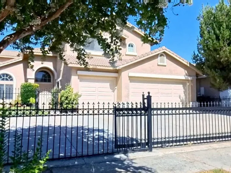 2226 Willowbrook Ln — Photo 3