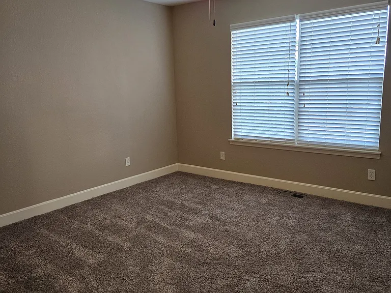 21601 Westover Cir — Photo 31