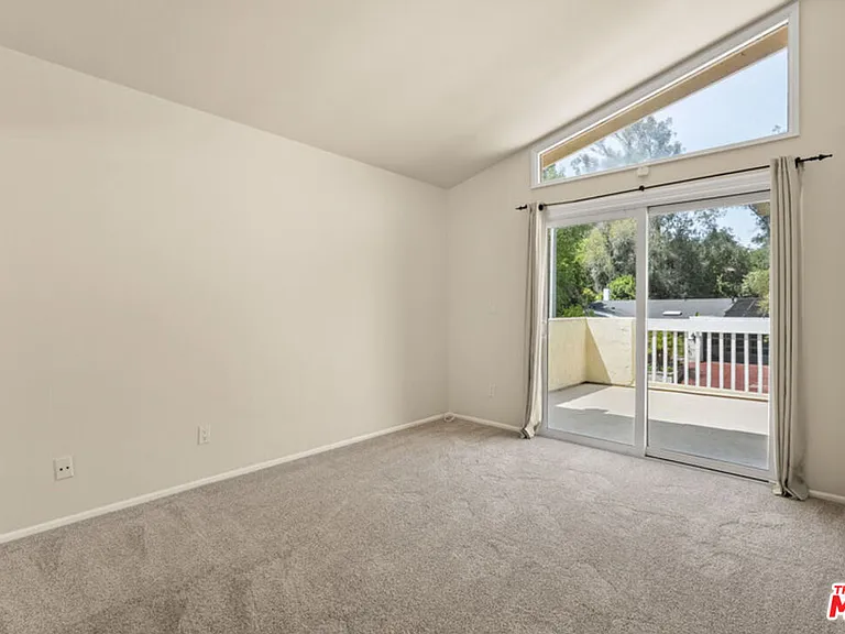 22840 Sparrowdell Dr — Photo 12