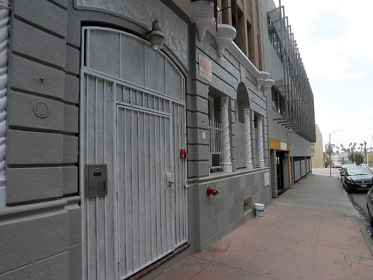 Coronado Apartments — Photo 4
