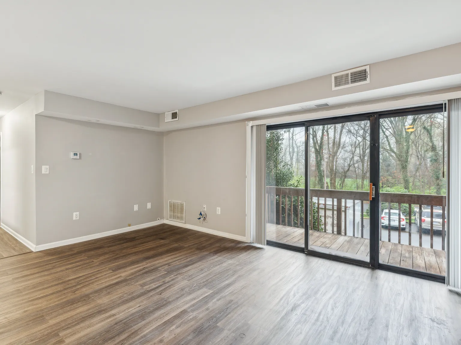 10724 W West Dr — Photo 3