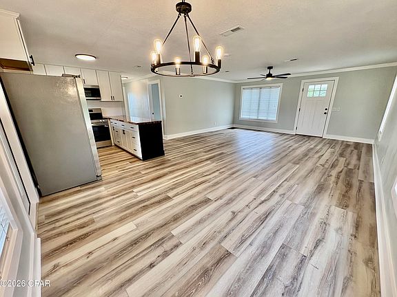 4th image of 215 Buckhorn Blvd
