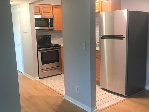3rd image of 3307 Mayflower St APT 6