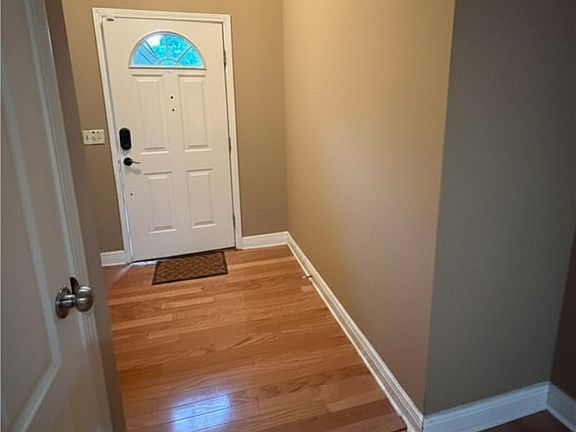 3rd image of 16375 Pottery Ln