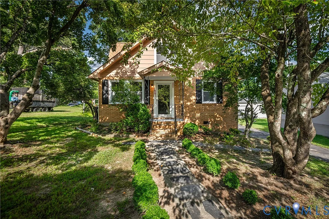 4 bed, 2.0 bath, 1722 sqft, $2,400 — Photo 2