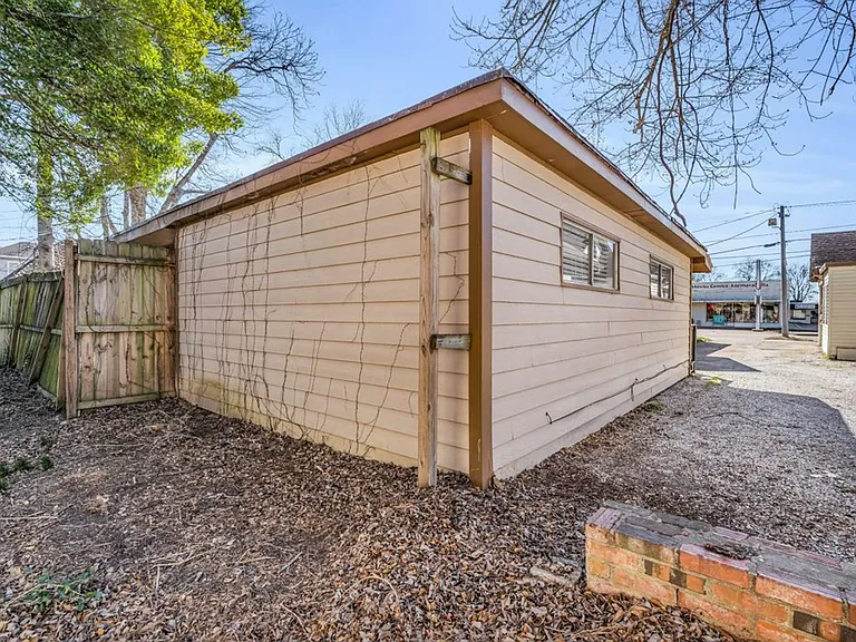 654A W Main St — Photo 22