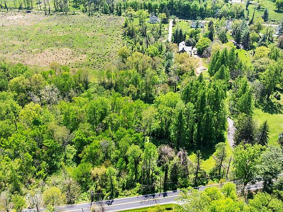 4th image of 2707 Spring Hill Rd