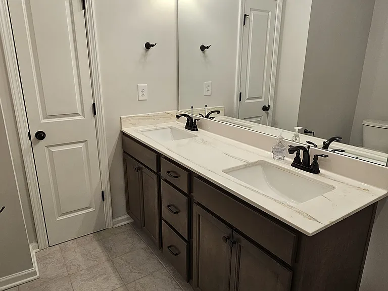 Master Bedroom Bathroom - 2 Sinks