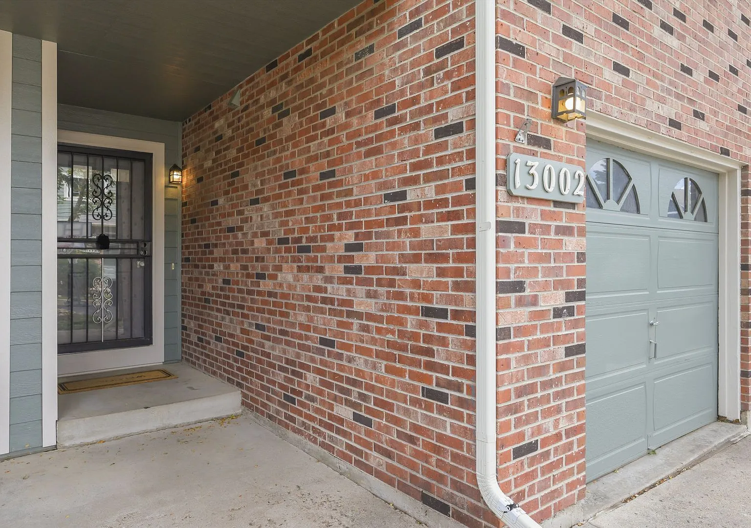 Spacious 4-Bedroom Townhome Backing to Open Space Attached 2-Car Garage! — Photo 4