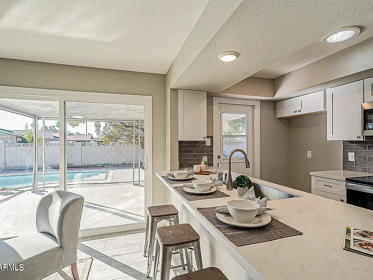 14008 N 52nd Ave — Photo 18