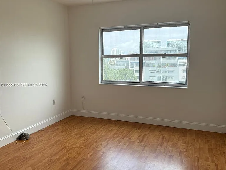 400 Kings Point Dr #527 — Photo 4