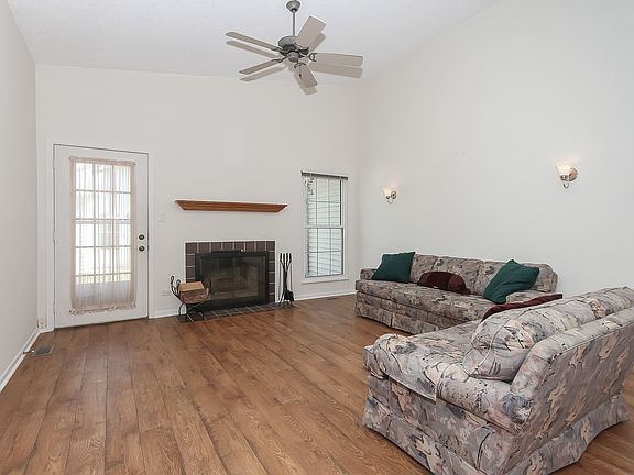 3rd image of 312 Whitewood Dr