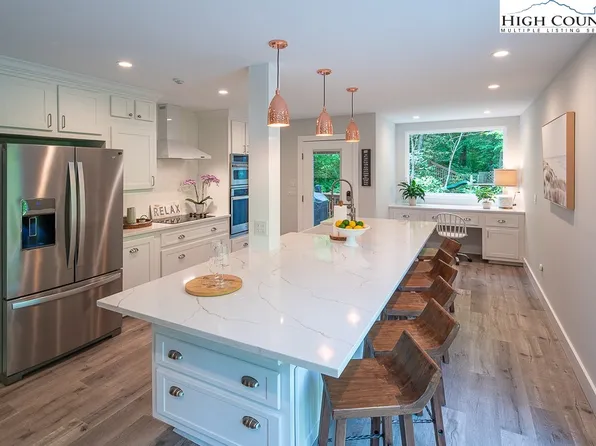 129 Chickadee Lane, Blowing Rock, NC 28605