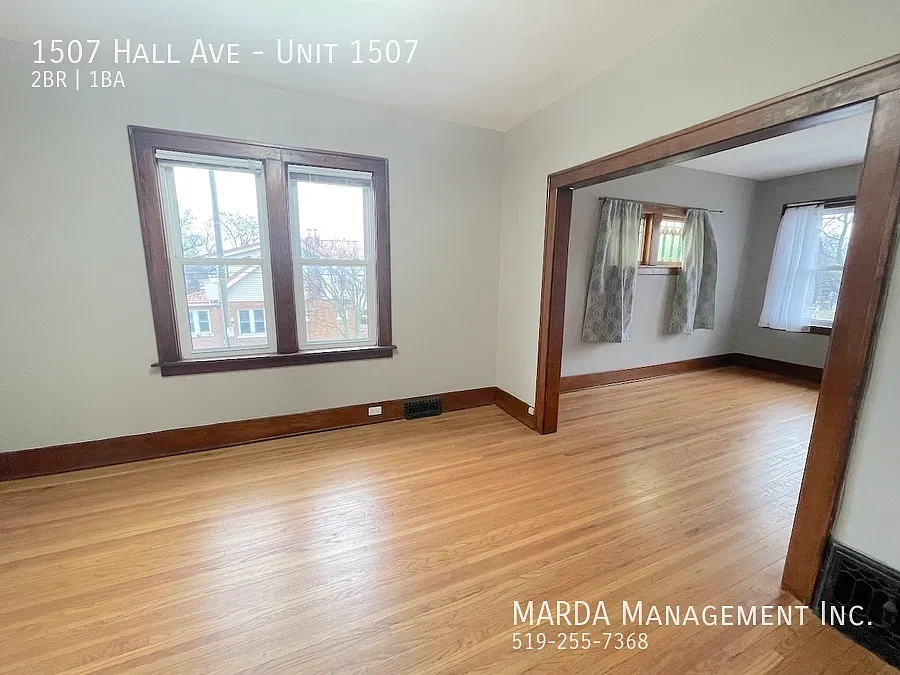 Beautiful 2 Bedroom Upper Unit In Walkerville! + Hydro & Gas — Photo 4