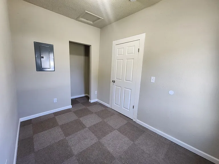 410 N Grant St — Photo 10