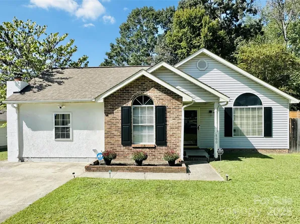 300 Cottonwood Park Dr, Charlotte, NC 28214