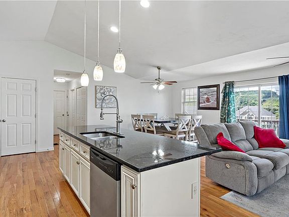4th image of 139 Danielle Dr