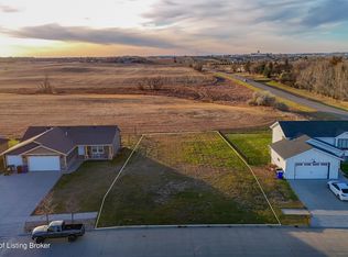 1727 Yellowstone Cir, Dickinson, ND 58601
