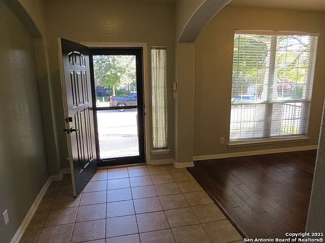 519 Ginsberg Dr — Photo 4