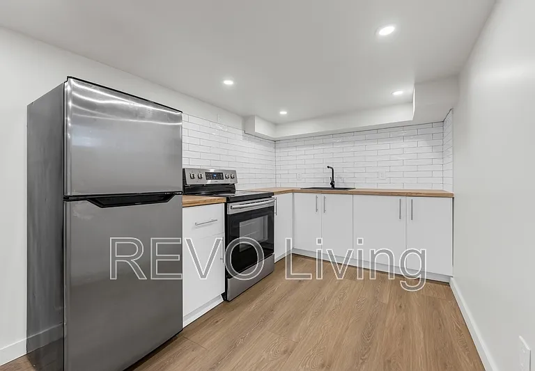 41 Welland Ave #AVE5 — Photo 2