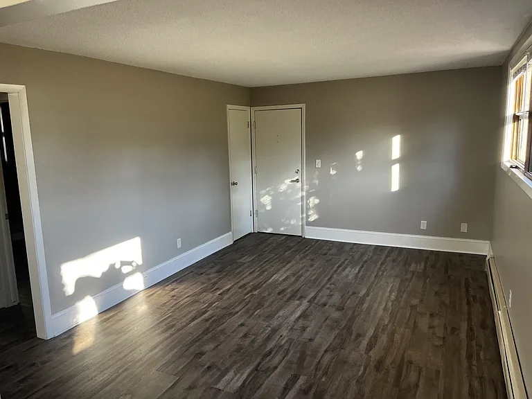 300 2nd St SW — Photo 4