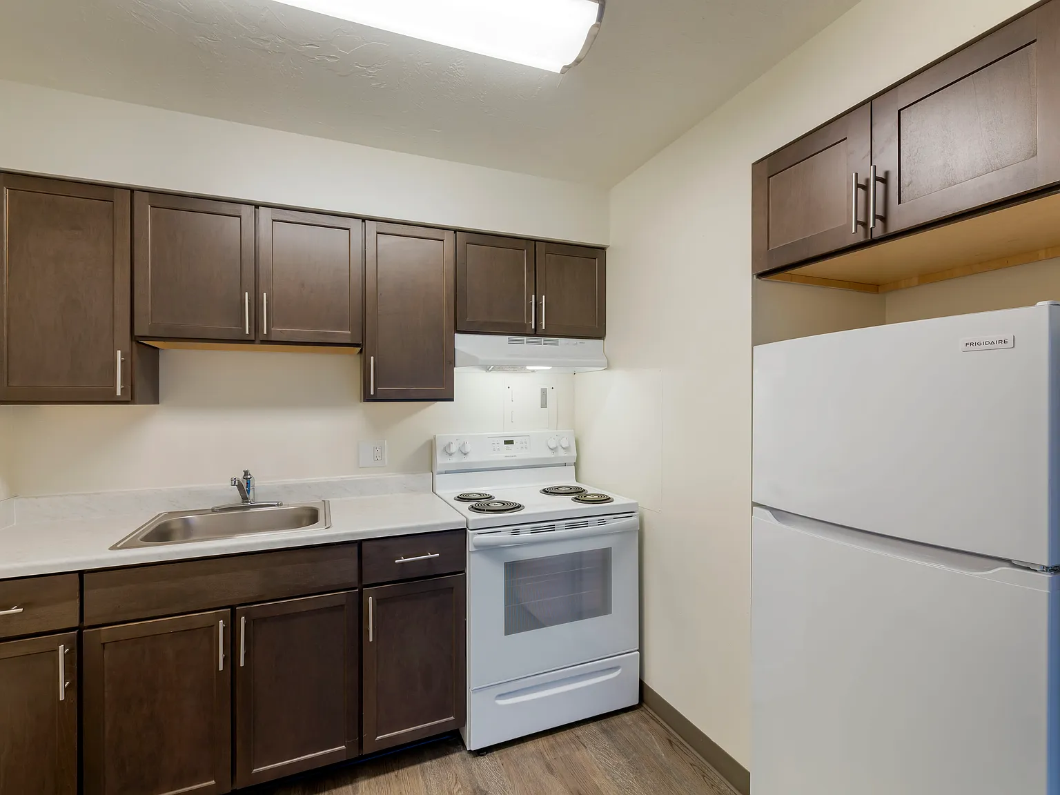 Euclid Hill Villa Apartments — Photo 2