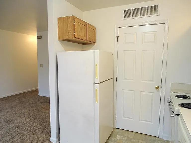 79 Hilldale Dr — Photo 11