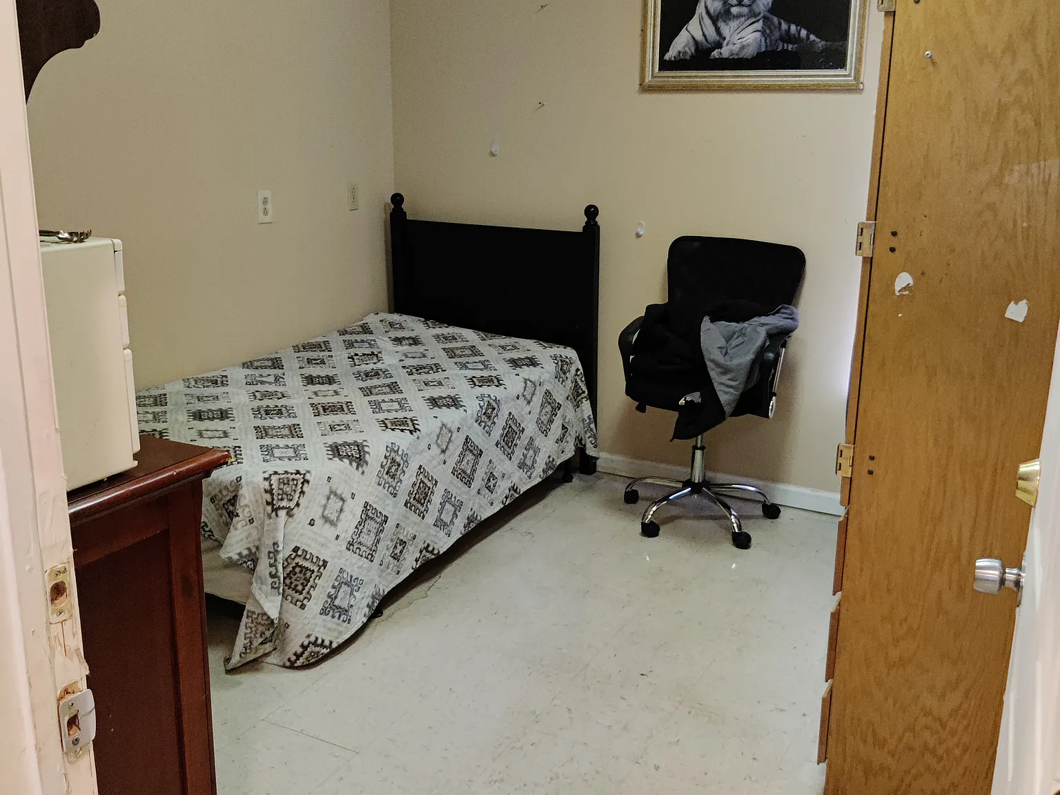 7 bed, $1,025 — Photo 1